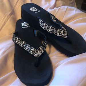 YELLOWBOX size 11 Women’s Sandal BLACK with jewels